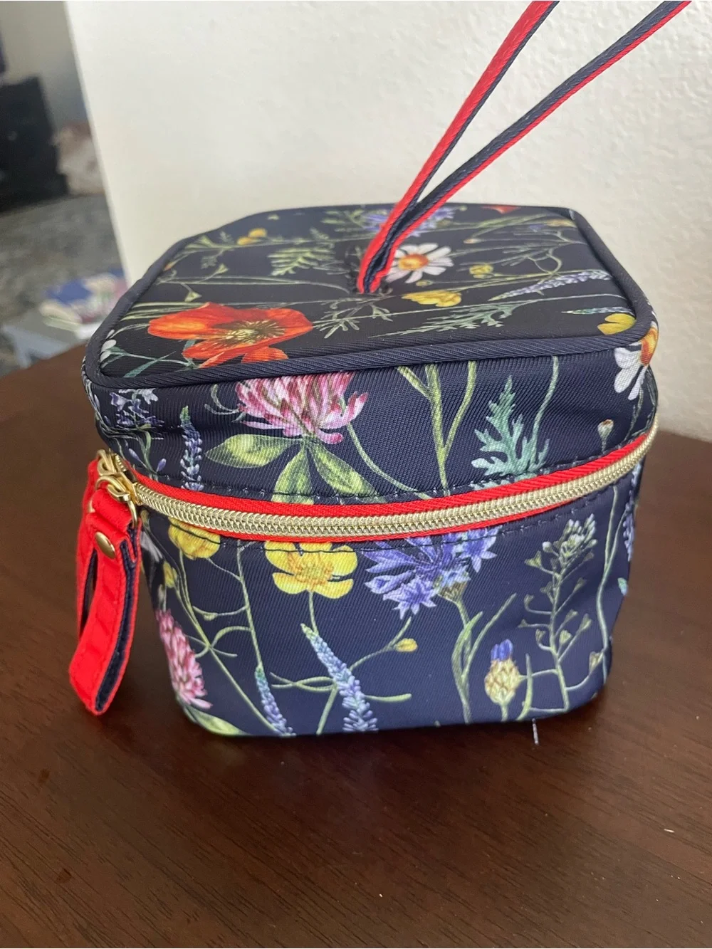 Estée Lauder Nylon Floral Cosmetic Wristlet with Red Accents, 5” sq, 4” high
